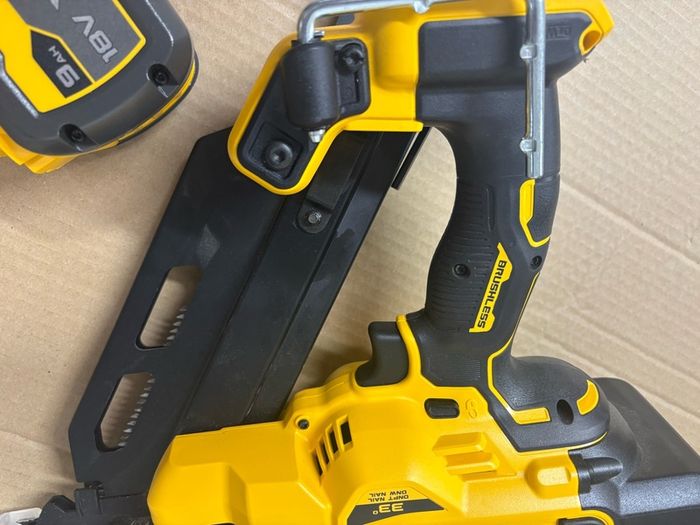 Dewalt New model nailer / 9ah both like new