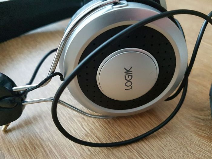 Logic Slim Stereo Headphones with Adjustable Microphone