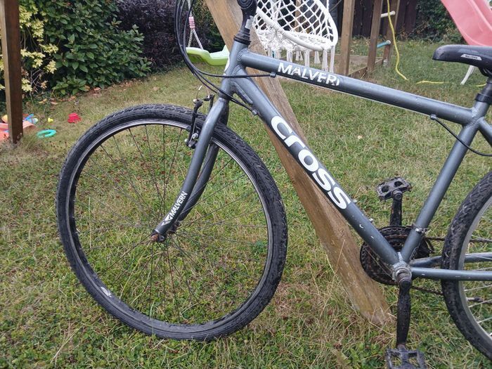 Teen or adult CROSS Malvern BIKE 28in wheel size