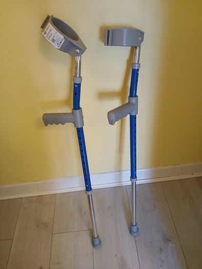 Pair of child crutches free to take away