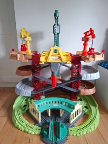Thomas tank engine and Friends track and crane set