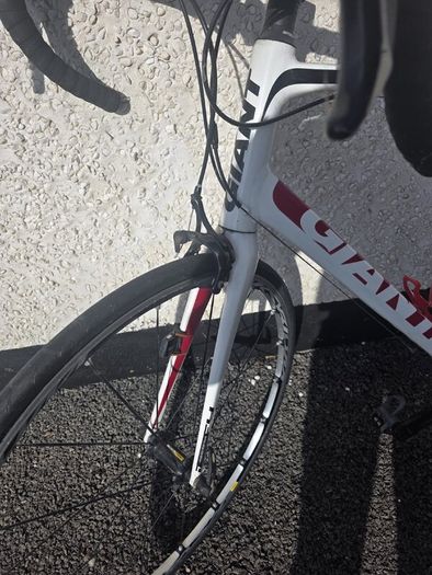 GIANT Defy road bike with aluminium frame