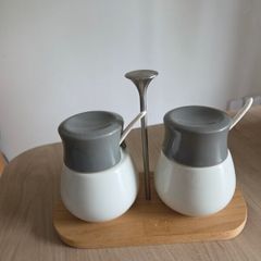 Condiment containers with spoons