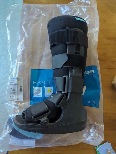Free Form Fit Walker Boot Size S