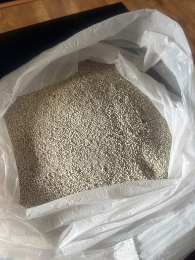 Clumping cat litter