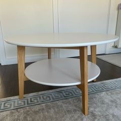 Round coffee table