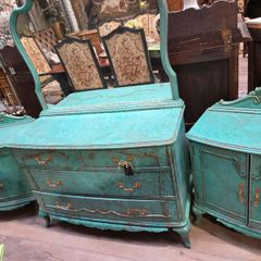 Set of Chest of Drawers with Mirror and 2 Lockers