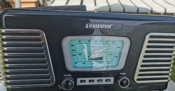 radio/vinyl player