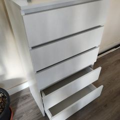 chest of drawers