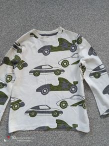 boy's top. Age 5/6