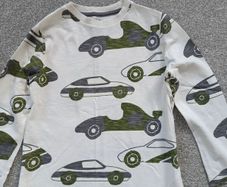 boy's top. Age 5/6