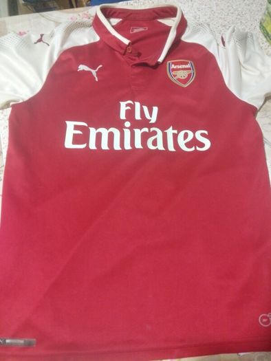 Arsenal 17/18 home shirt