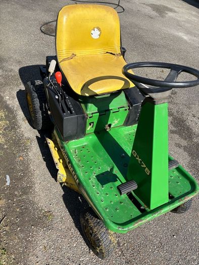 JOHN DEERE GX75 ride on lawnmower