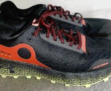 Size UK 10 / EU 45 Under Amour Hovr 24 euro