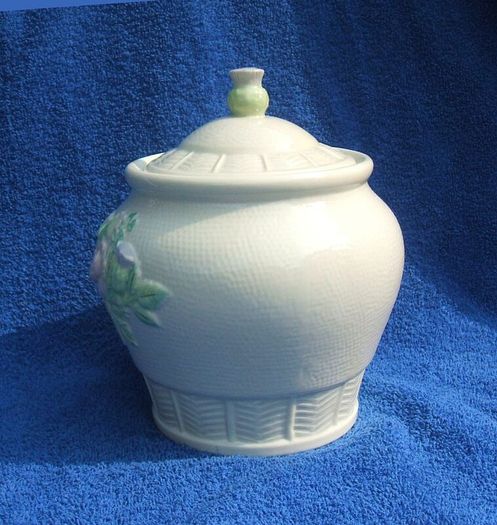 BELLEEK 'THISTLE' COOKIE JAR (7th Mark) - a lovely parian ware jar complete with lid (c.1980's)