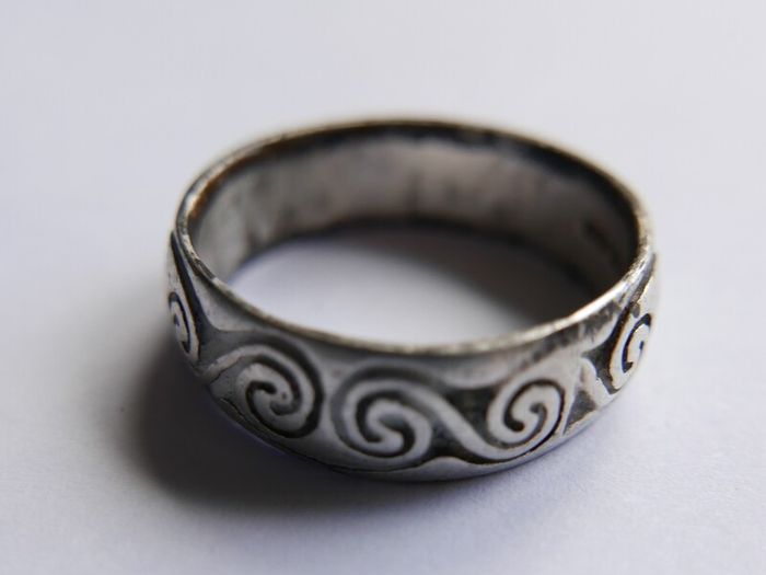 Vintage 925 Sterling Silver Celtic spiral band Ring size Q - 5.0g