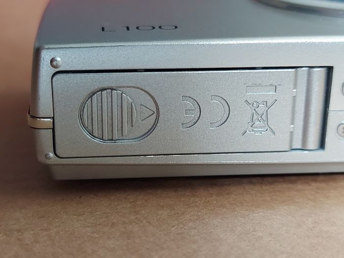 Samsung L100 Digital Camera, 8.1 Megapixels, No Battery or Memory Card, in excellent cosmetic condition, being sold for parts or repair