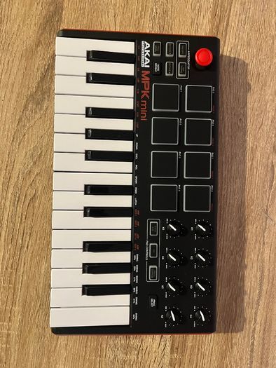 Akai MPK Mini MKII MIDI Keyboard, Mint Condition in Box with Cables & Manuals
