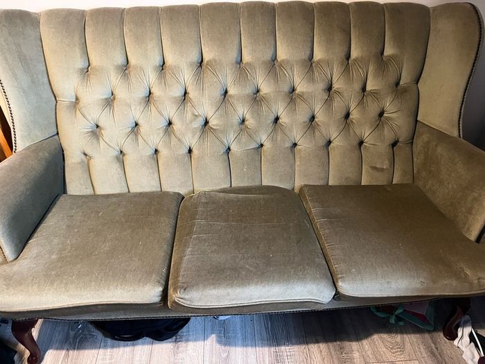 Queen Anne Couch