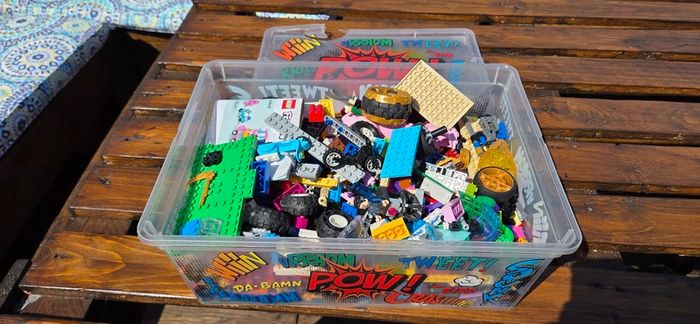 Medium box of miscellaneaous lego