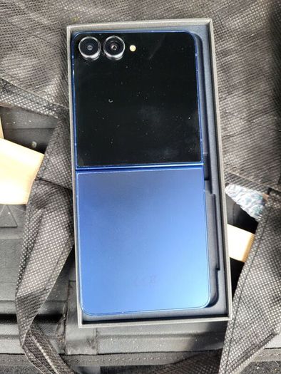 Samsung ZFlip7 outer screen working inner screen needs replacing 250-300 Fonfix