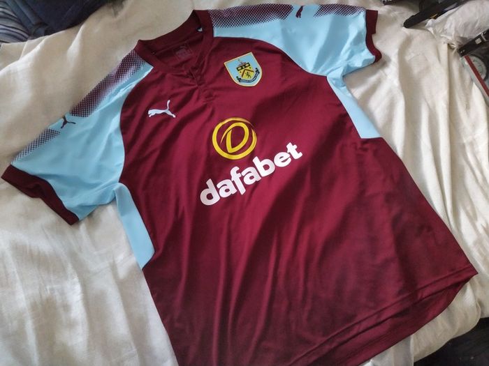 Puma Burnley Jersey Byrne No.9 Size XL