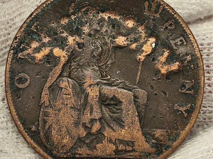 Great Britain 1914 Penny George V Counterstamped VICTOR