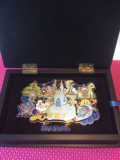 Rare Disney  Magic Kingdom Super Jumbo Pin Limited Edition Of 1000