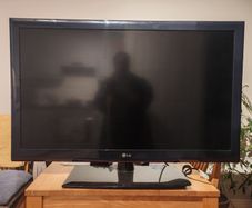 LG 42 inches HD TV