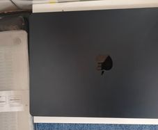 MacBook Air 15.3 M5 16GB 512GB  Hub  Accessories