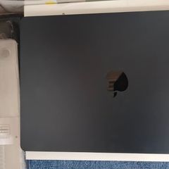 MacBook Air 15.3 M5 16GB 512GB  Hub  Accessories