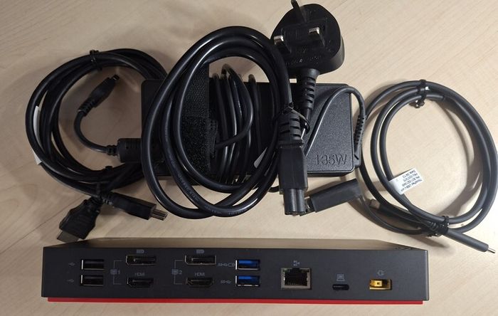 Lenovo ThinkPad 40AF Hybrid USB-C with USB-A Dock 135W UK power plug