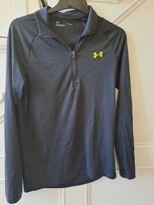 Under Armour black quarter zip size S