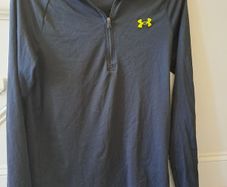 Under Armour black quarter zip size S