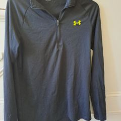 Under Armour black quarter zip size S