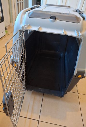 Dog Crate / Travel Carrier - Skudo 6 (with Wheels Included)