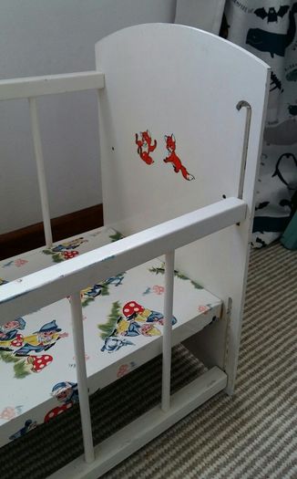 Doll bed