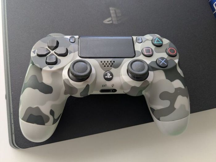 Ps4 console and controllers
