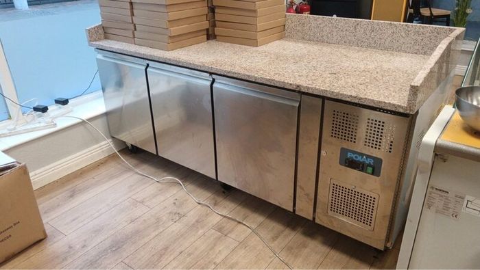 Pizza/sandwich prep counter