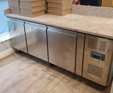 Pizza/sandwich prep counter