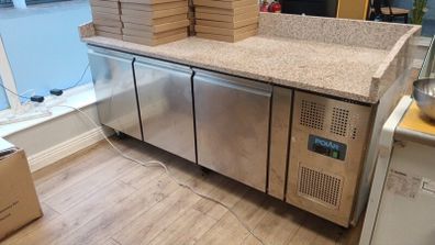 Pizza/sandwich prep counter