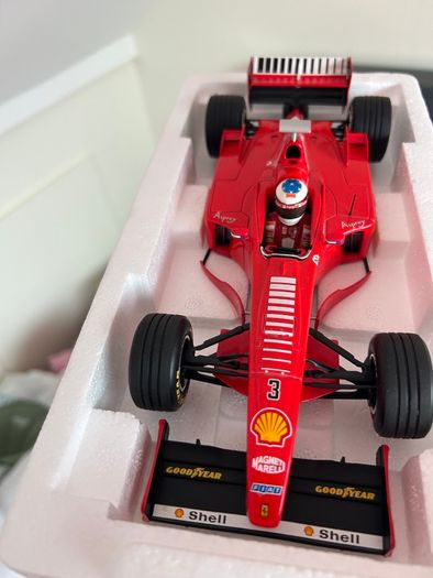 Paul's Model Art Ferrari F300 1:18 scale - Michael Schumacher