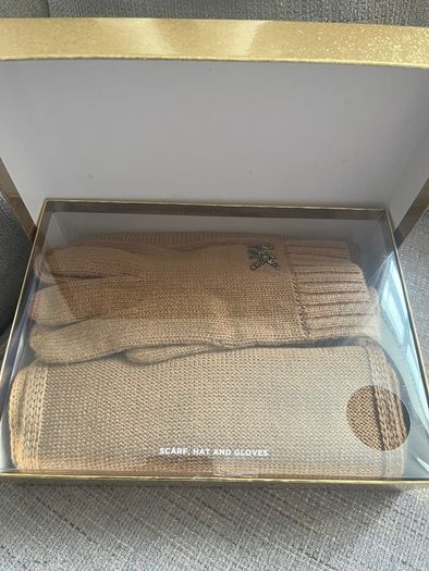 Set of scarf, hat and gloves Michael Kors