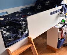 Mid sleeper bed