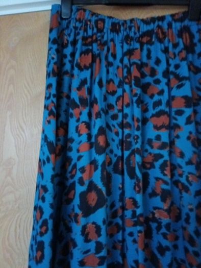 Dunnes  Stores  Gallery  Skirt.  S.14.     B.N.W.T.