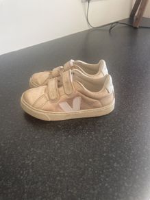 Veja girls trainers