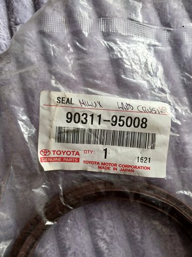 Genuine Toyota Hilux, Land Cruiser, Dyna 90311-95008 (seal, Engine Rear Oil)