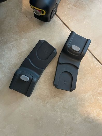 Maxi-Cosi car seat, isofix base, adapters for Uppababy vista and rain covers