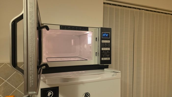 Sharp 23L 900W Solo Flatbed Microwave