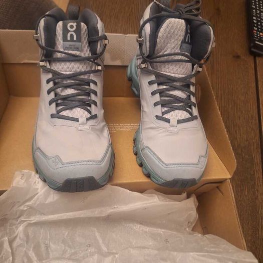 On Women's Cloudridge 1 Sneaker Size 3.5 UK